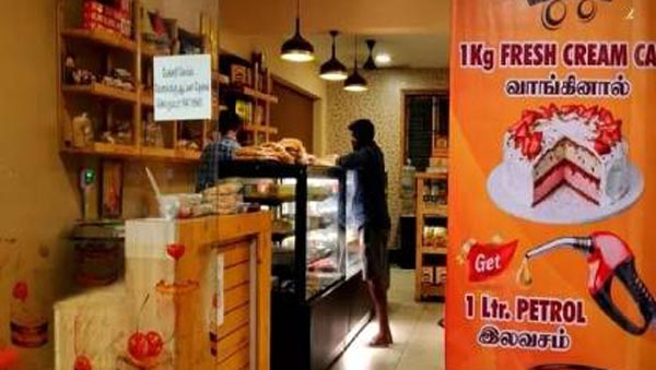 மக்கள் கூட்டம் கூட்டமாக படையெடுக்க போறாங்க... சூப்பரான ஆஃபரை அறிவித்த திருச்சி பேக்கரி... என்னனு தெரியுமா?