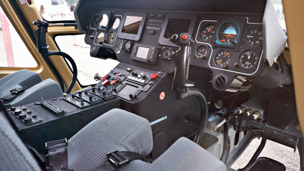 யாரும் நுழைய முடியாத காக்பிட் ரகசியம்! பைலட்கள் இருக்கையில் செம்மறியாட்டு தோலை ஏன் போர்த்துகின்றனர் தெரியுமா?