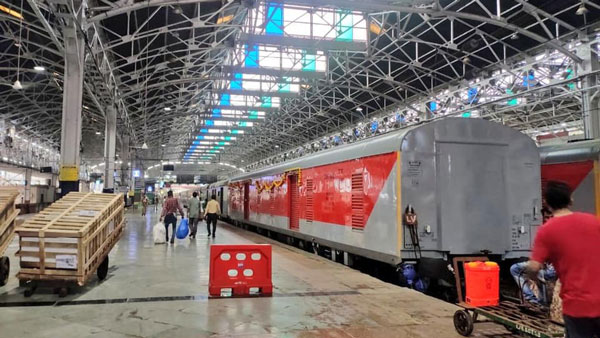 இன்னோவா போன்று அலுங்கல், குலுங்கல் இல்லாத பயணம்... அசத்தும் 'புஷ் புல்' ராஜ்தானி ரயில்கள்!