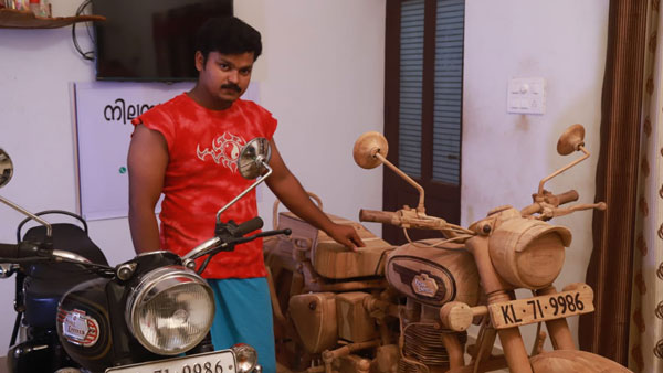 இதெல்லாம் வேற லெவல் திறமை... மரக்கட்டையால் உருவாக்கப்பட்ட ராயல் என்பீல்டு புல்லட்... வீடியோ!