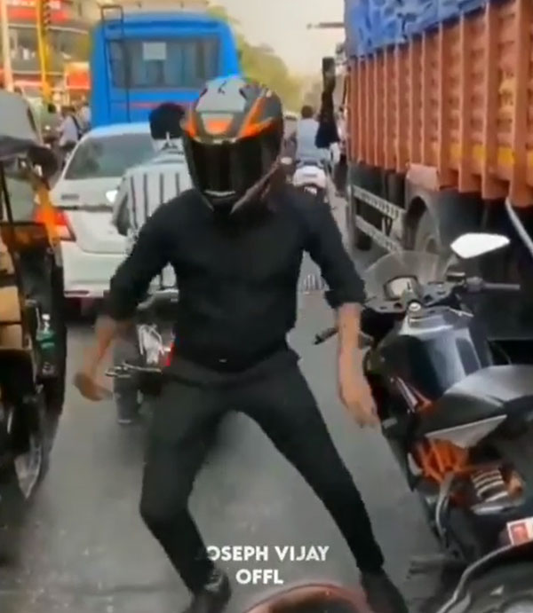 வாத்தி கமிங் பாடலுக்கு நடனமாடிய இளைஞர்... எந்த இடத்துல ஆடினாருனு தெரிஞ்சா நம்ம இளைய தளபதியே மெர்சலாய்டுவார்!!