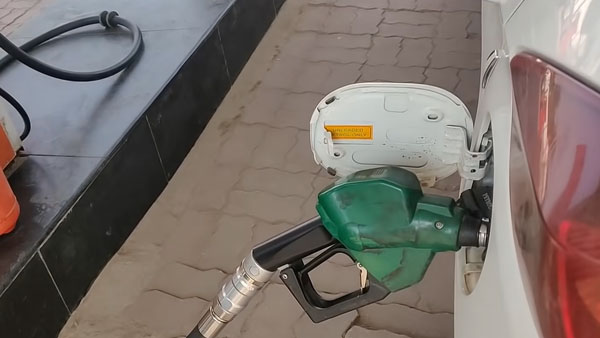 டாடா டியாகோ எவ்வளவு மைலேஜ் தருகிறது?.. உண்மையை வெளிப்படையாக யுட்யூபில் போட்டுடைத்த இளைஞர்!! டாடா டியாகோ எவ்வளவு மைலேஜ் தருகிறது?.. உண்மையை வெளிப்படையாக யுட்யூபில் போட்டுடைத்த இளைஞர்!!