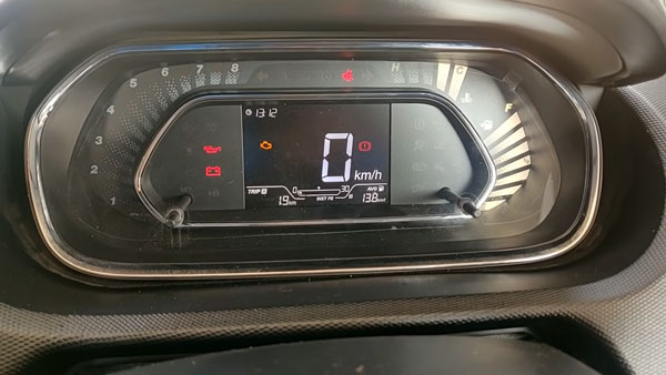 டாடா டியாகோ எவ்வளவு மைலேஜ் தருகிறது?.. உண்மையை வெளிப்படையாக யுட்யூபில் போட்டுடைத்த இளைஞர்!! டாடா டியாகோ எவ்வளவு மைலேஜ் தருகிறது?.. உண்மையை வெளிப்படையாக யுட்யூபில் போட்டுடைத்த இளைஞர்!!