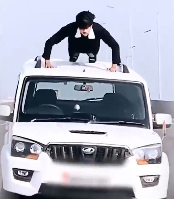 தண்டால் எடுக்க வேறு இடமே கிடைக்கலையா... காவல்துறை வெளியிட்ட வீடியோவால் ஷாக்கான இளசுகள்... 