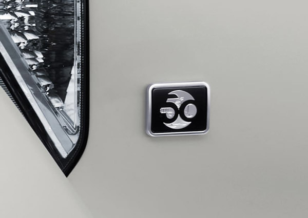 50ஆண்டுகள் ஆகிடுச்சாம்! இந்தோனசியர்களை மிரள வைக்க சிறப்பு பதிப்பு இன்னோவா அறிமுகம்... 50 யூனிட்டுகள் மட்டுமே கிடைக்கும்!