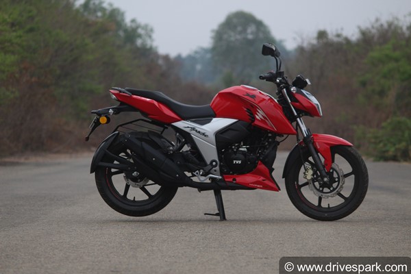 பட்ஜெட் பெர்ஃபார்மென்ஸ் பைக்குகளில் பர்ஃபெக்ட் சாய்ஸ்... புதிய டிவிஎஸ் அப்பாச்சி 160 4வி பைக்கின் ரோடு டெஸ்ட் ரிவியூ!