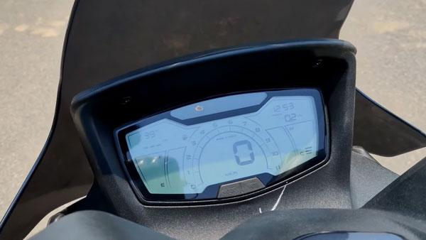 அப்ரில்லா எஸ்.எக்ஸ்.ஆர்125 ஸ்கூட்டர் எந்த அளவிற்கு அழகானது? இந்த வீடியோவை பார்த்து தெரிஞ்சிக்கோங்க...