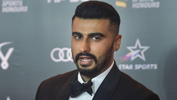 சொகுசு கார்களை வாங்கு குவிக்கும் நடிகர்! யார் அவர் என்பதைவிட வாங்கியிருக்கும் காரின் விலை ஆளையே மிரட்டுது!!