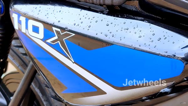 நிச்சயம் இந்த பைக் டெலிவரி மேன்களுக்கு உதவும்... ஷோரூமில் முதல் முறையாக காட்சி தந்த பஜாஜின் விலை குறைவான பைக்!!