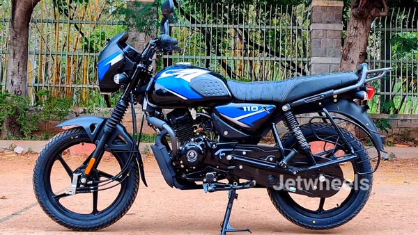 நிச்சயம் இந்த பைக் டெலிவரி மேன்களுக்கு உதவும்... ஷோரூமில் முதல் முறையாக காட்சி தந்த பஜாஜின் விலை குறைவான பைக்!!