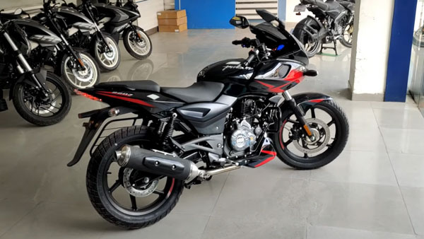 மீண்டும் பல்சர் பைக்குகளின் விலைகளை உயர்த்தியது பஜாஜ்!! புதிய விலைகளை தெரிஞ்சிக்கோங்க..!