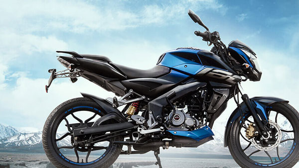 வீலிங்கில் பட்டையை கிளப்பும் பஜாஜ் பல்சர் என்எஸ்160!! ஹேண்டில்பாரில் கையே வைக்க தேவையில்லை!