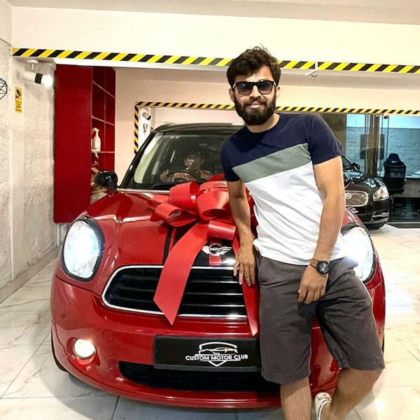 புதியதாக மினி காரை வாங்கிய பிக்பாஸ் பிரபலம்!! கனவு நிஜமாகியதாக நெகிழ்ச்சி பதிவு!!