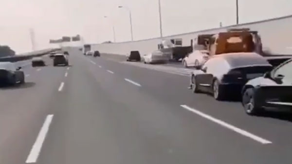 டெஸ்லா கார்களில் செல்வோரை குறிவைத்து பிடிக்கும் போலீஸார்!! அதிரடி நடவடிக்கையில் சீனா!