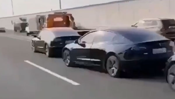 டெஸ்லா கார்களில் செல்வோரை குறிவைத்து பிடிக்கும் போலீஸார்!! அதிரடி நடவடிக்கையில் சீனா!