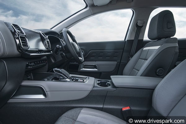 இந்தியாவில் விற்பனைக்கு வந்தது சிட்ரோன் சி5 ஏர்க்ராஸ் எஸ்யூவி... விலை எவ்ளோனு தெரியுமா?