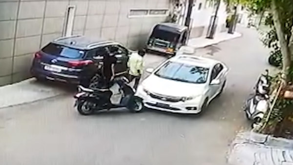 ஸ்கூட்டருக்கு இந்த கதி ஆகும்னு நினைச்சே பார்க்கல!! பொங்கி எழுந்த ஹோண்டா சிட்டி கார் ஓட்டுனர்