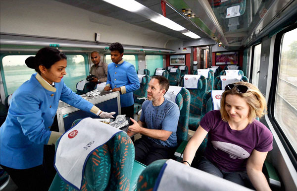 ஒரு வருட ஓய்வு... மீண்டும் பயன்பாட்டிற்கு வந்தது காதிமான் எக்ஸ்பிரஸ் ரயில்... இது ட்ரெயின் இவ்ளோ ஸ்பெஷலானதா!!