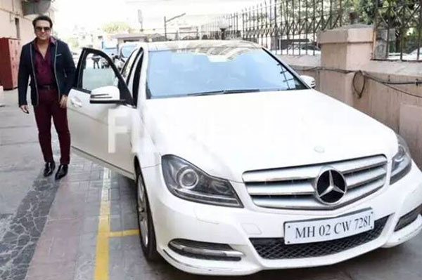 ஹீரோக்கள் கிட்டகூட இந்த மாதிரி கார் இருக்குமா தெரியல! மிக அதிக விலைகொண்ட லக்சூரி கார்களை வைத்திருக்கும் காமெடி நடிகர்கள்!! 