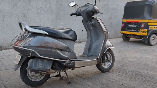 நம்பவே முடியல!! 12 ஆண்டுகள் பழைய ஆக்டிவா ஸ்கூட்டரா இது?.. புதுசு போல பளபளன்னு இருக்கு!!