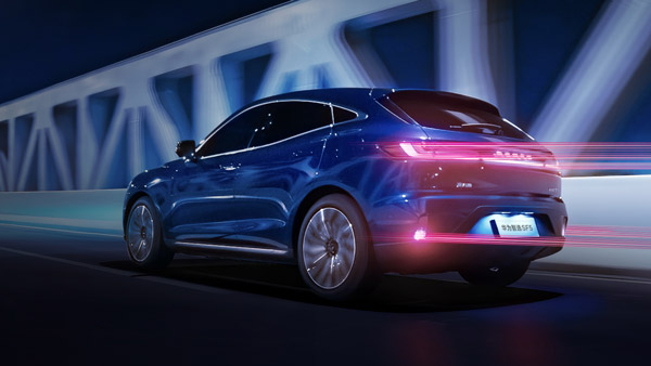 எலெக்ட்ரிக் கார் உற்பத்தியில் ஹூவாய்... முதல் மின்சார கார் அறிமுகம்... ஒற்றை சார்ஜில் எத்தனை கிமீ பயணிக்கலாம்?..