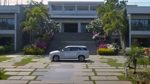 புதிய ஹூண்டாய் அல்கஸார் 7 சீட்டர் எஸ்யூவி எப்படி இருக்கிறது... பார்க்கலாம் வாங்க!