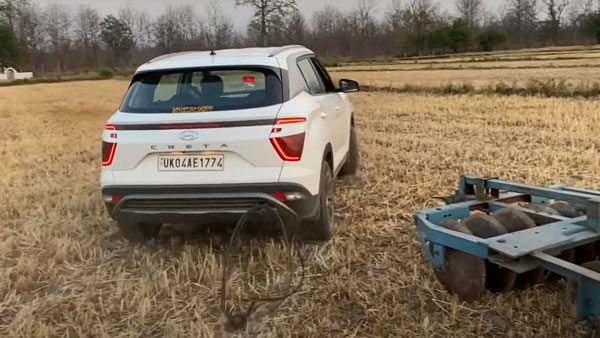 புத்தம் புதிய ஹூண்டாய் காரை டிராக்டராக மாற்றிய இளைஞர்... விலையயுர்ந்த காரில் ஏன் இந்த விபரீத முயற்சினு தெரிஞ்சா ஷாக்காயிருவீங்க!!