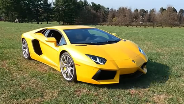 கோடி ரூபாய் மதிப்பு கொண்ட கார்களில் ஏன் இப்படி...? ஒரு வீடியோவிற்காக இவ்வளவு பெரிய ரிஸ்க்கா!!