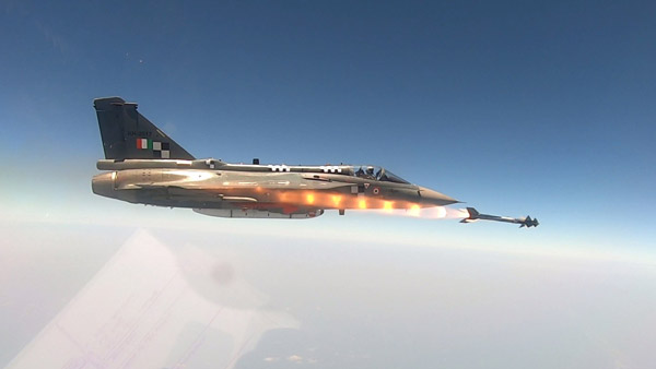  பைத்தான்-5 ஏவுகணையுடன் வலிமையை கூட்டிய தேஜஸ் போர் விமானம்!