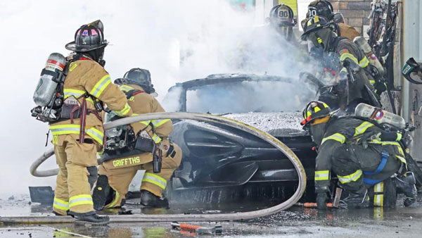 சிறிய தவறு தான், மொத்த காரும் க்ளோஸ்!! தீயில் கருகி சாம்பலான ரூ.2.66 கோடி மதிப்புள்ள மெக்லாரன் கார்!