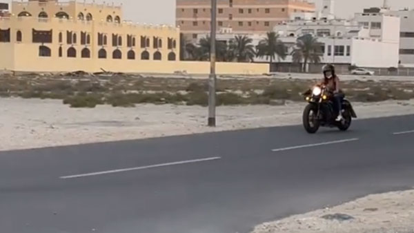 15 வருடங்களுக்கு பிறகு பைக் ஓட்டி பார்த்த பிரபல நடிகை!! ஹார்லி-டேவிட்சன் உடன் துபாயில்...