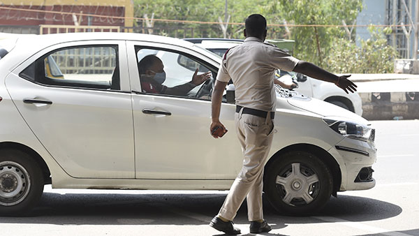 மதுரையில் அரசு பஸ் டிரைவருக்கு அபராதம் விதித்து அதிரடி காட்டிய அதிகாரிகள்... எதற்காக தெரியுமா?