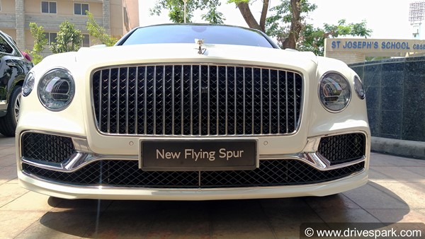 பெங்களுரூவில் பெண்ட்லீயின் 2021 பெண்டைகா & ஃப்ளையிங் ஸ்பர் கார்கள்!! நாடு முழுவதும் சுற்றுப்பயணம்...