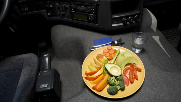 இந்திய சாலைகள் ரொம்ப ஆபத்தானது! நைட் டிராவல் போறதுக்கு முன்னாடி இதை எல்லாம் ஒருவாட்டி கவனிச்சிடுங்க!!