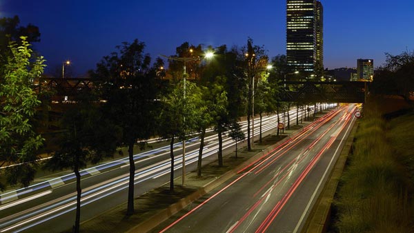 இந்திய சாலைகள் ரொம்ப ஆபத்தானது! நைட் டிராவல் போறதுக்கு முன்னாடி இதை எல்லாம் ஒருவாட்டி கவனிச்சிடுங்க!!