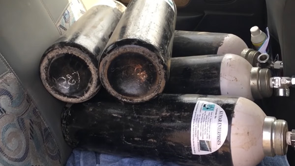 நிஜ வாழ்க்கை ஹீரோக்கள்... வேகன்ஆர் காரை ஆக்ஸிஜன் வாகனமாக மாற்றிய கணவன்-மனைவி... 1000 பேரை காப்பாற்றிய நிஜ வாழ்க்கை கடவுள்கள்!!