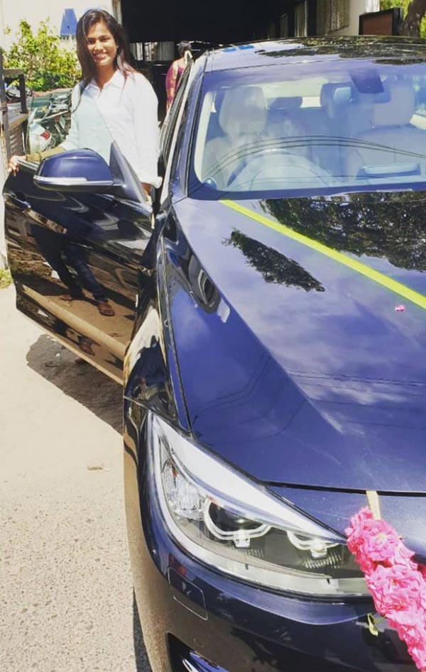 கவர்மெண்ட் பஸ்தான் முன்பு அக்காவின் பிரதான போக்குவரத்து வாகனம்... பிஎம்டபிள்யூ சொகுசு காரை வாங்கிய சந்தோஷத்தில் ரம்யா பாண்டியனின் சகோதரர் நெகிழ்ச்சி!! கவர்மெண்ட் பஸ்தான் முன்பு அக்காவின் பிரதான போக்குவரத்து வாகனம்... பிஎம்டபிள்யூ சொகுசு காரை வாங்கிய சந்தோஷத்தில் ரம்யா பாண்டியனின் சகோதரர் நெகிழ்ச்சி!!