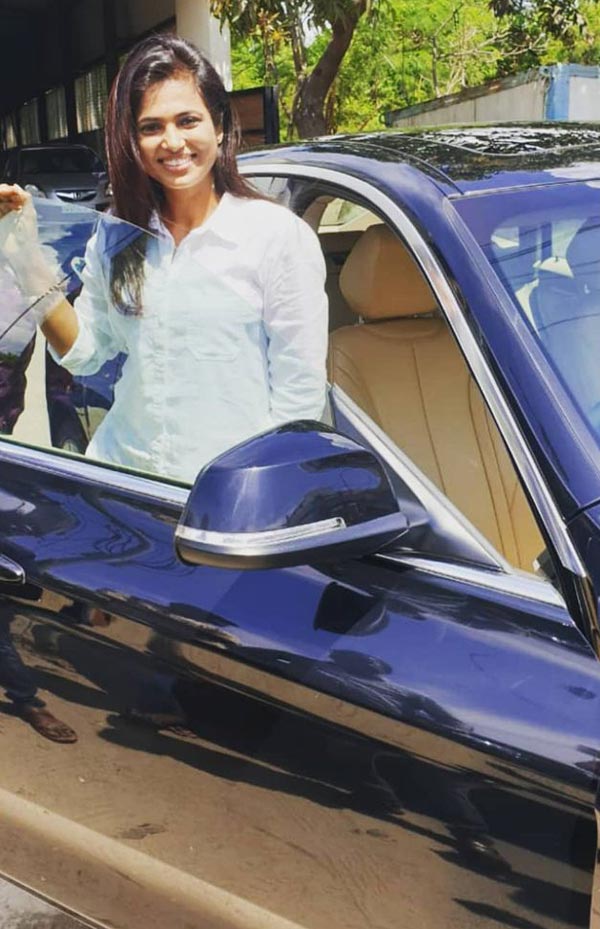 கவர்மெண்ட் பஸ்தான் முன்பு அக்காவின் பிரதான போக்குவரத்து வாகனம்... பிஎம்டபிள்யூ சொகுசு காரை வாங்கிய சந்தோஷத்தில் ரம்யா பாண்டியனின் சகோதரர் நெகிழ்ச்சி!! கவர்மெண்ட் பஸ்தான் முன்பு அக்காவின் பிரதான போக்குவரத்து வாகனம்... பிஎம்டபிள்யூ சொகுசு காரை வாங்கிய சந்தோஷத்தில் ரம்யா பாண்டியனின் சகோதரர் நெகிழ்ச்சி!!