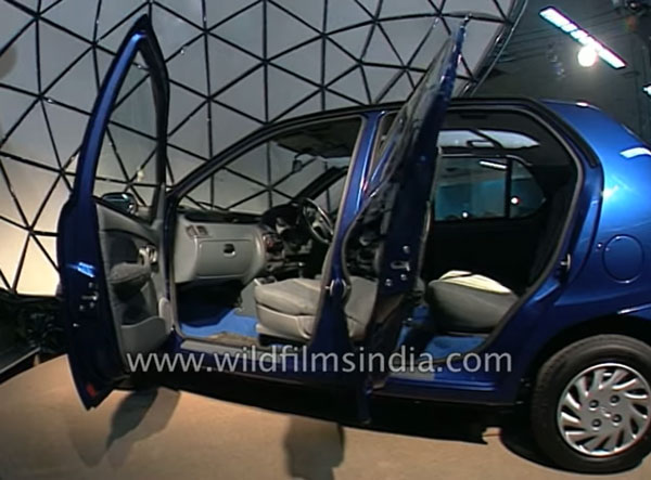 இண்டிகா, சஃபாரி கார்களுடன் ரத்தன் டாடா...!! 1998 ஆட்டோ எக்ஸ்போவில் எடுக்க அரிய வீடியோ...!