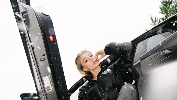 பிரபல நடிகையின் விலை உயர்ந்த லம்போர்கினி காரை தூக்கிய போலீஸ்... காரணம் தெரிஞ்சா இனி இந்த தவறை செய்ய மாட்டீங்க