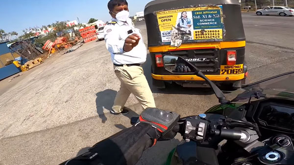 ஒரே நேரத்தில் 20 சூப்பர் பைக் உரிமைதாரர்களுக்கு செல்லாண்... லிஸ்ட்லையே இல்லாத காரணத்தை கூறிய போலீஸ்!!