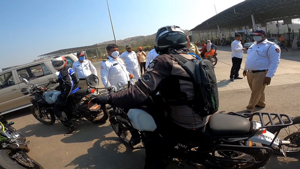 ஒரே நேரத்தில் 20 சூப்பர் பைக் உரிமைதாரர்களுக்கு செல்லாண்... லிஸ்ட்லையே இல்லாத காரணத்தை கூறிய போலீஸ்!!