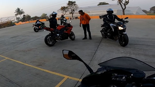 ஒரே நேரத்தில் 20 சூப்பர் பைக் உரிமைதாரர்களுக்கு செல்லாண்... லிஸ்ட்லையே இல்லாத காரணத்தை கூறிய போலீஸ்!!