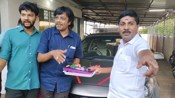 இவருக்கு எப்படி இவ்ளோ காசு வந்தது!! யுடியுப்பில் வீடியோ போட்டே காரை வாங்கிய ஜிபி முத்து! இவருக்கு எப்படி இவ்ளோ காசு வந்தது!! யுடியுப்பில் வீடியோ போட்டே காரை வாங்கிய ஜிபி முத்து!