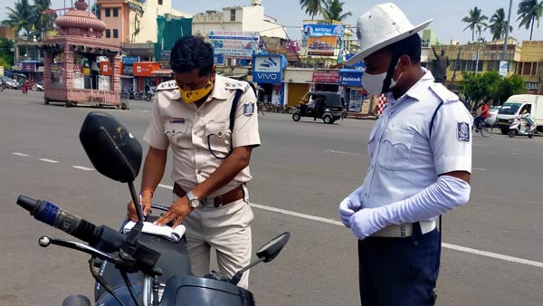 தீவிரமடையும் கொரோனா வைரஸ் பரவல்... முக கவசம் அணியாத காவலருக்கு ரூ.2,000 அபராதம்!! தீவிரமடையும் கொரோனா வைரஸ் பரவல்... முக கவசம் அணியாத காவலருக்கு ரூ.2,000 அபராதம்!!