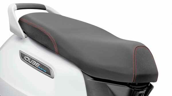 மின்சார ஸ்கூட்டர் விற்பனையில் புதிய மைல்கல்லை கடந்தது டிவிஎஸ்!! இ-ஸ்கூட்டர்களுக்கு தேவை அதிகரிக்கிறதா?