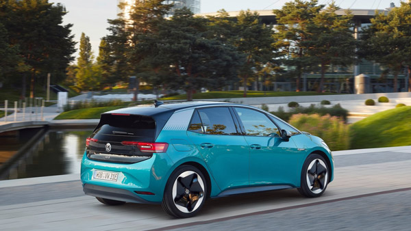 எலக்ட்ரிக் வாகனம் பயன்படுத்தினால் கூடுதல் வரி!! இந்தியாவில் இல்லை... எந்த நாட்டில் தெரியுமா?