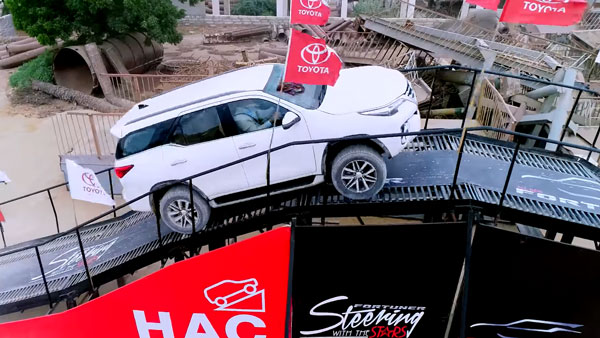 சவாலான சாலையில் புதிய வரலாறு படைத்த முன்னாள் கிரிக்கெட் விளையாட்டு வீரர்... மிரண்டு நின்ற கார் பந்தய வீரர்கள்... வீடியோ!