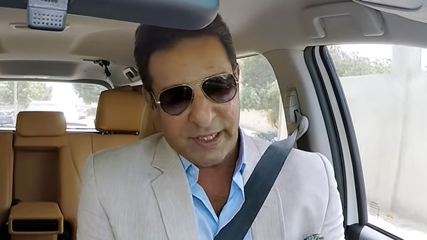 சவாலான சாலையில் புதிய வரலாறு படைத்த முன்னாள் கிரிக்கெட் விளையாட்டு வீரர்... மிரண்டு நின்ற கார் பந்தய வீரர்கள்... வீடியோ!