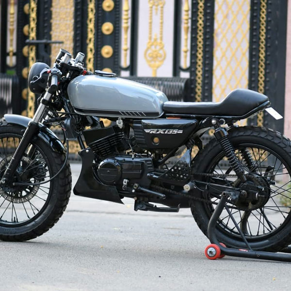 கவர்ச்சியான தோற்றத்தில் மாடிஃபை யமஹா ஆர்எக்ஸ்135 பைக்!! விற்பனையில் உள்ளது...